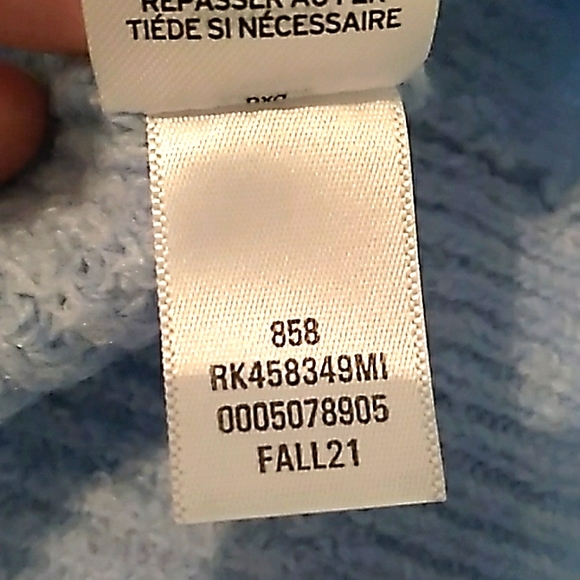 Super Soft Baby Blue Crop Sweater,Crew Neck 60% Recycled Polyester NWOT - Picture 7 of 7